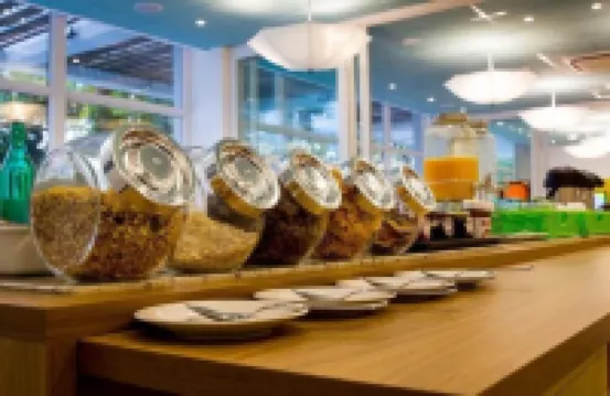 Golden Tulip Guarujá - Antigo Delphin Surf Hotel