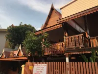 大城府班坤旅館 - 家庭旅館