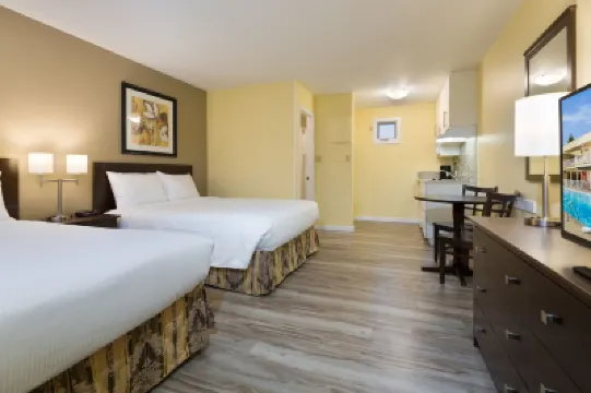 Siesta Suites Hôtels à proximité de : Lac Okanagan