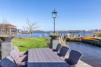 Chalet Park Kroondomein Giethoorn Hotels in De Bult