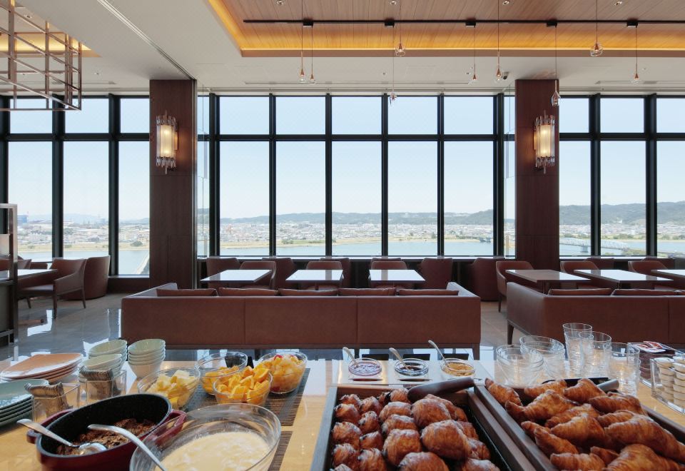 2. 칸데오 호텔 난..