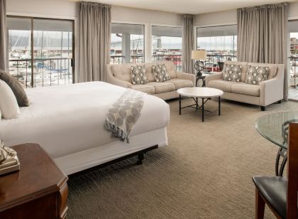 Astoria Riverwalk Inn