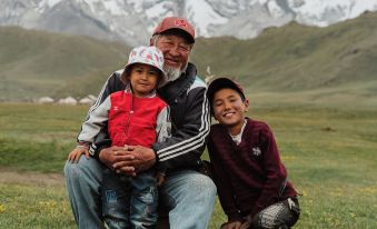 Visit Kel-Suu Yurt Camp