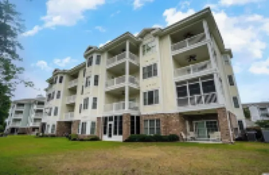 Elegant 3BR Condo at Magnolia Pointe Hotels in 