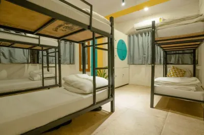 Locomo Express - Stay Work Eat Hotel a 