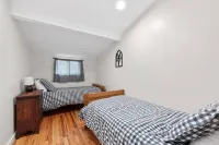 Lake View Hot Tub Modern A-frame