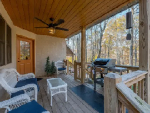 Cherry Ridge Retreat Hotels in Hocking County