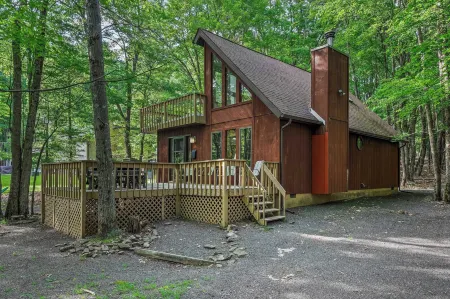 Hygge Home by AvantStay Deck for Outdoor Living Fire Pit Game Table Отели в г. Танкханнок Тауншип