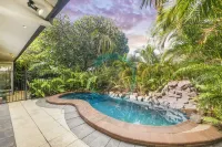 Zen Treetops Private Pool Outdoor Dining Hotels in Larrakeyah