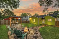 Stylish 4BR Haven Backyard and Fire Pit