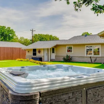 8b 4b Nearby Pool Blanco Wine Trail Town sq