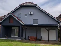Apartmani Tea i Toni Hotels near Park Livada