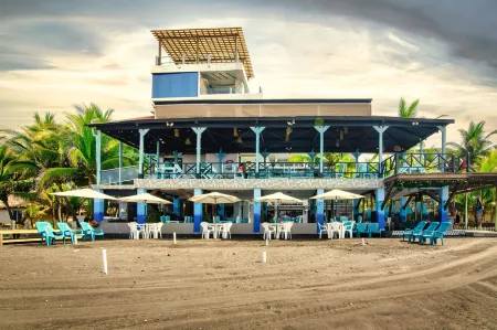 Hotel Playa Paraíso Отели в г. El Conacaste