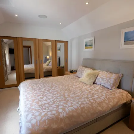 Priory Cottage - Luxury Cottage, Near to Beach