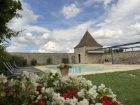 Hôtel-Restaurant le Château de Besseuil, Mâcon Nord - Teritoria - С бассейном