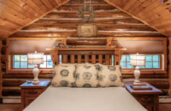 Uncle Joe's Cabin, Lakefront