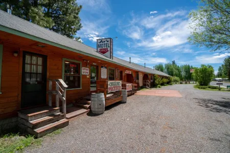 The Cascade Mountain-View Retreat Отели рядом с достопримечательностью «Train Mountain Railroad Museum»