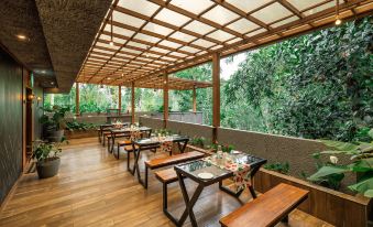 The Mountain Courtyard Thekkady