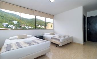 Hotel Axis Inn By GEH Suites