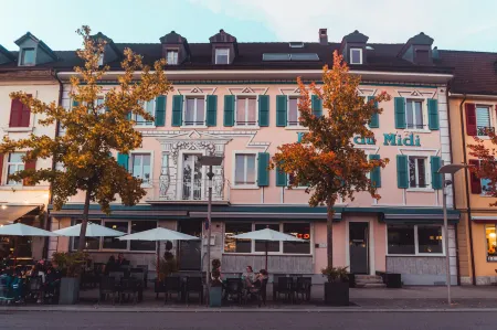 Hôtel du Midi Отели рядом с достопримечательностью «La Cave»