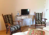 Haus Keppelborg: ZI Ferdinand Mit Rosengartenblick Hotels in Heek