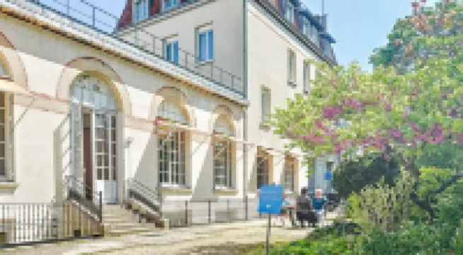 Hôtellerie l'Enclos Rey Các khách sạn gần Tháp Eiffel