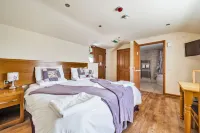 The Golden Fleece Hotels in Tatworth and Forton