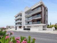 Sanders Elgio - Neat 3-Bdr Apt with Rooftop Hotels in 