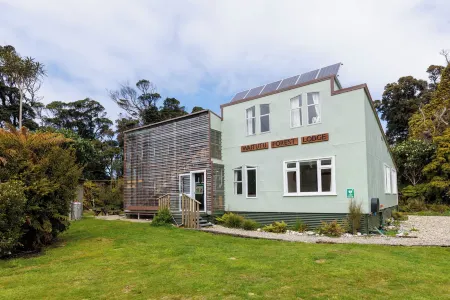 Waitutu Forest Lodge Отели в г. Wairaurahiri