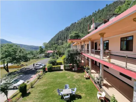 Hotel Mountain Track - Taranna Balakot Отели в г. Balakot