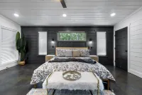 Whispering Retreat Sleeps 4 Hotels in McCurtain County