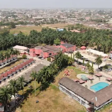 Precious Palm Royal Hotel Hotels near Uteh Enogie Palace