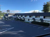 The Black Mountain Inn - parking
