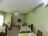 Deluxe Hotel - Ishaka Ξενοδοχεία στην πόλη Igara