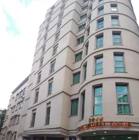 Diplomat Suites