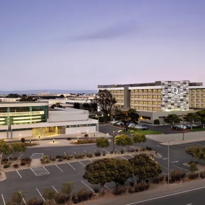 DoubleTree by Hilton San Francisco South Airport Blvd Hoteles cerca de Centro de Convenciones Cow Palace