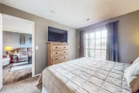 Convenient main-level condo with washer/dryer, central AC - close to attractions Hotels in Branson