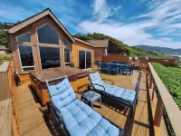 Hot Tub and Amazing Views - Stunning Oceanfront Hideaway
