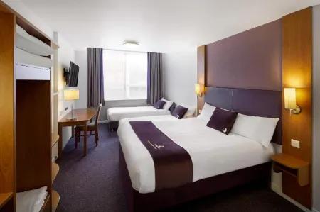 Premier Inn Lichfield North East (A38) Отели рядом с достопримечательностью «Нешнел Мемориал Арборетум»