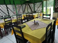 Miss Miriam Beachfront Cabins - breakfast