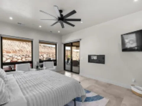 Beautiful 5 Bd/6 Bath - Zion's Edge, Kolob Canyon, Private Pool, Hot Tub, Views! 維爾京酒店