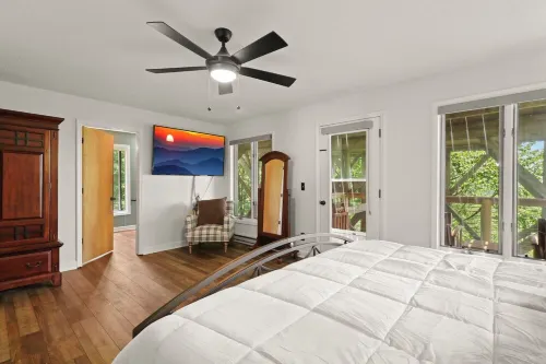 AMAZING SUNSET VIEWS WITH HOT TUB!!  PETS WELCOME!! GREAT FOR FAMILIES!! GAMES!!