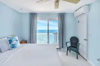 Water Front Beach House w/ Private Beach with 3 Bedrooms/2 Bathrooms/Large Deck