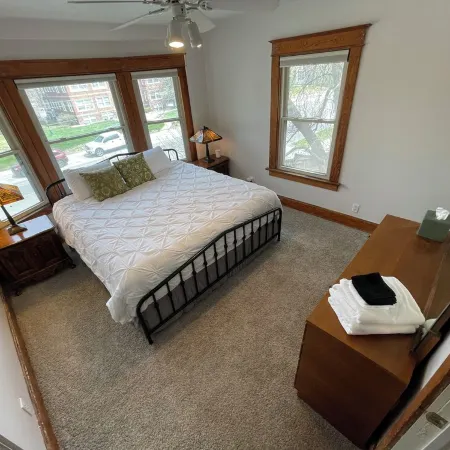 House of Funk - A Cozy & Eclectic Retreat in Des Moines’s Drake Neighborhood