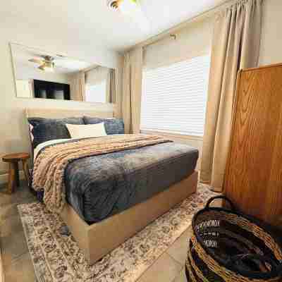 URBAN OASIS: Dog Friendly - Bungalow Retreat - Downtown Orlando Rooms