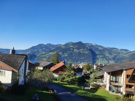 Cozy Apartment with Lake View for 6 Guests
