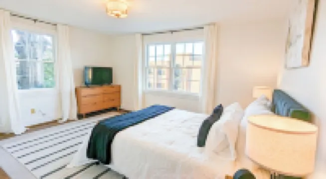 1 bedroom apt, Steps from Swamp Rabbit Trail, 15 minute walk to Main st.