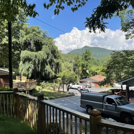 Mountain Aire Cottages, Inn, & Glamping