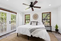 Vino Haus- Entire Cabin with Hot Tub- Guaranteed to See Deer! Quiet!