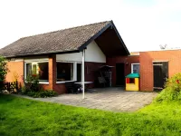 Nordsee-Ferienhaus Mit Terrasse Hotels in Schillig